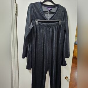 Women's Roaman's Velour V-Neck Long Sleve Shirt & Matching Pants Set. Size 14-16